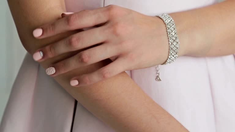 Top Ways to Style a Diamond Tennis Bracelet for Any Occasion